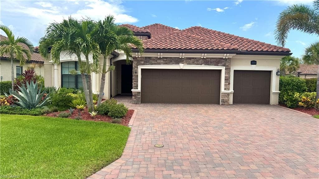 28004 Kerry CT, BONITA SPRINGS FL 34135-1