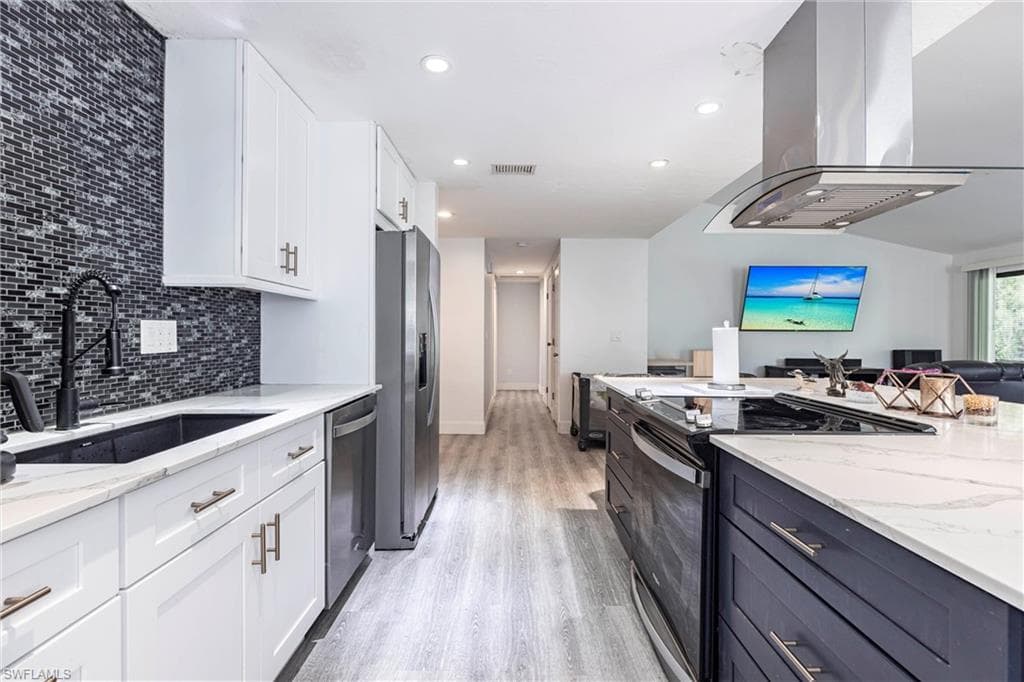 2345 Outrigger LN, NAPLES FL 34104-2