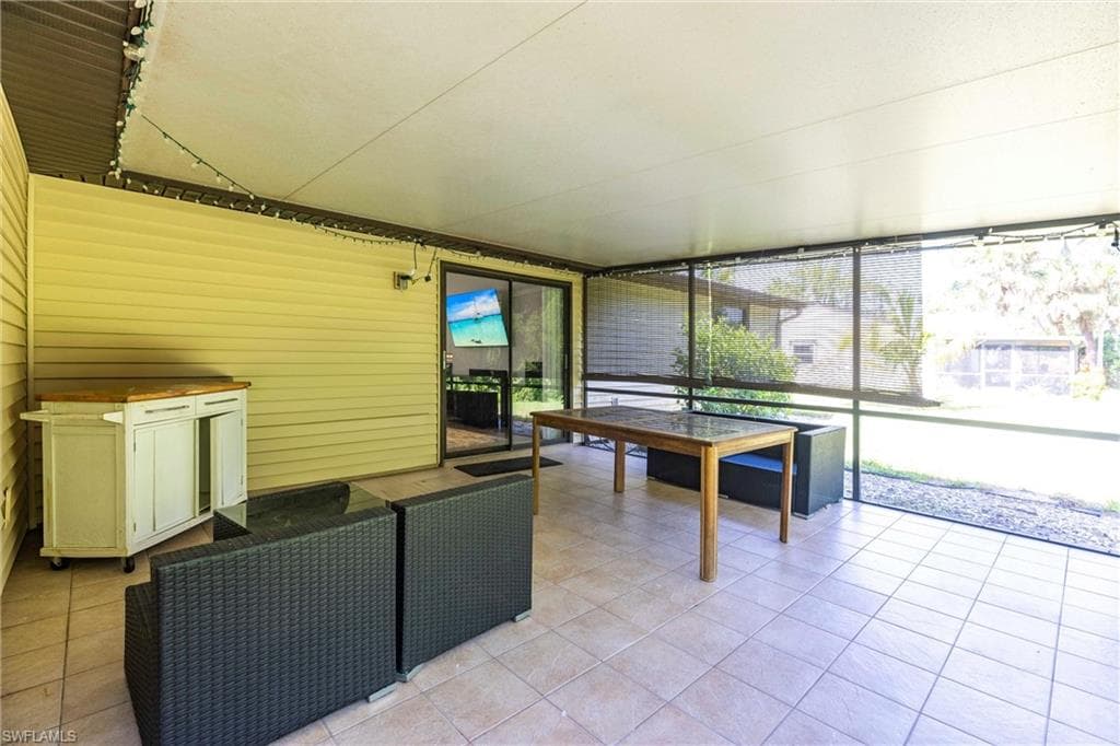 2345 Outrigger LN, NAPLES FL 34104-23