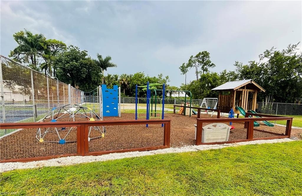 2345 Outrigger LN, NAPLES FL 34104-36