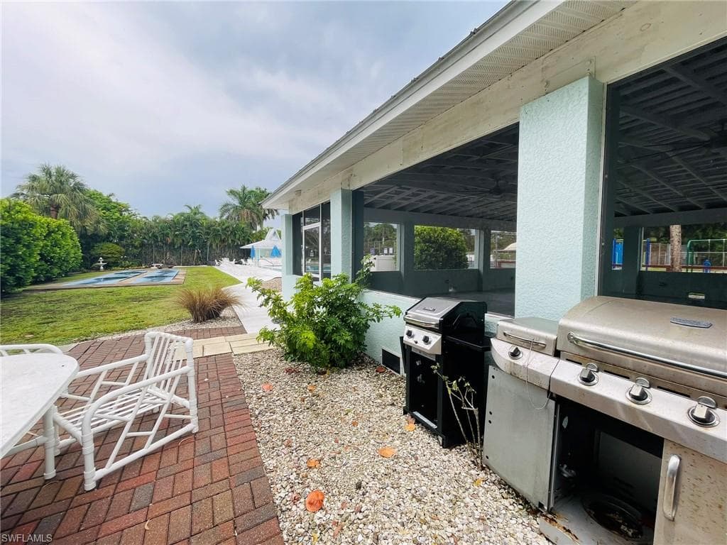 2345 Outrigger LN, NAPLES FL 34104-34