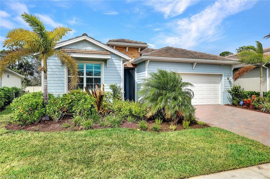 267 Tamarindo LN, NAPLES FL 34114-38
