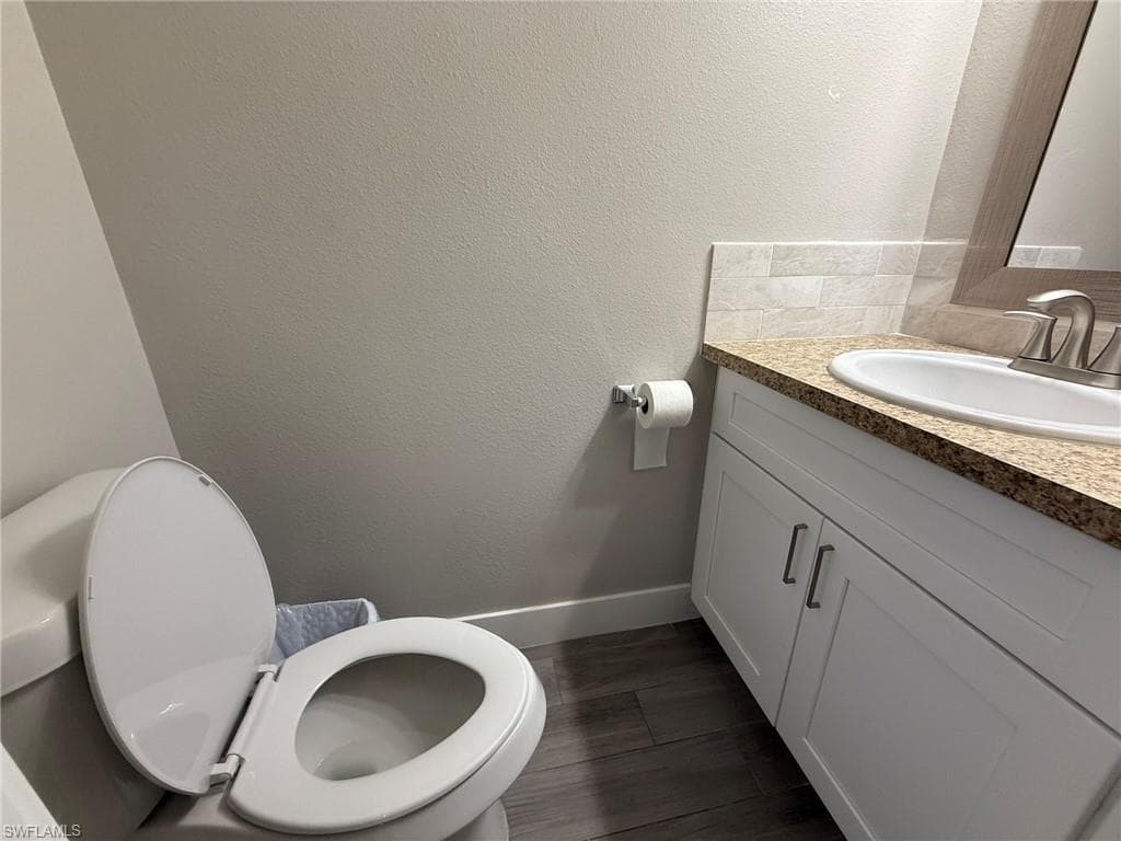 6129 Lake Front DR, FORT MYERS FL 33908-5