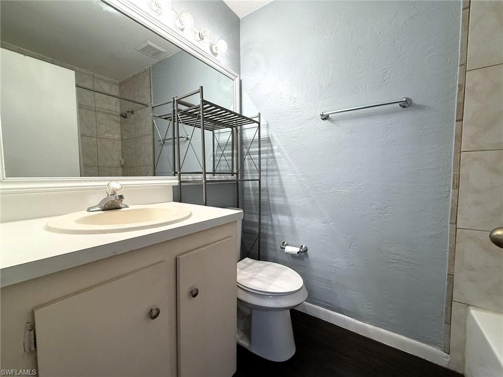 6129 Lake Front DR, FORT MYERS FL 33908-9