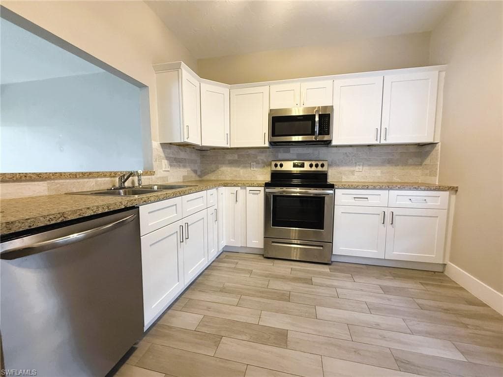 6129 Lake Front DR, FORT MYERS FL 33908-3