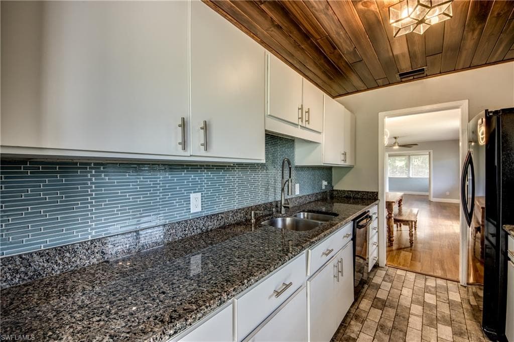 1615 Grace AVE, FORT MYERS FL 33901-37