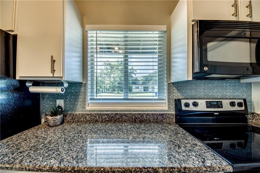 1615 Grace AVE, FORT MYERS FL 33901-32