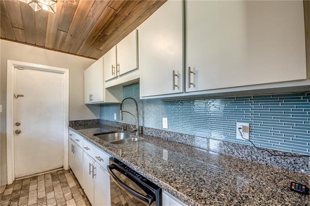 1615 Grace AVE, FORT MYERS FL 33901-34