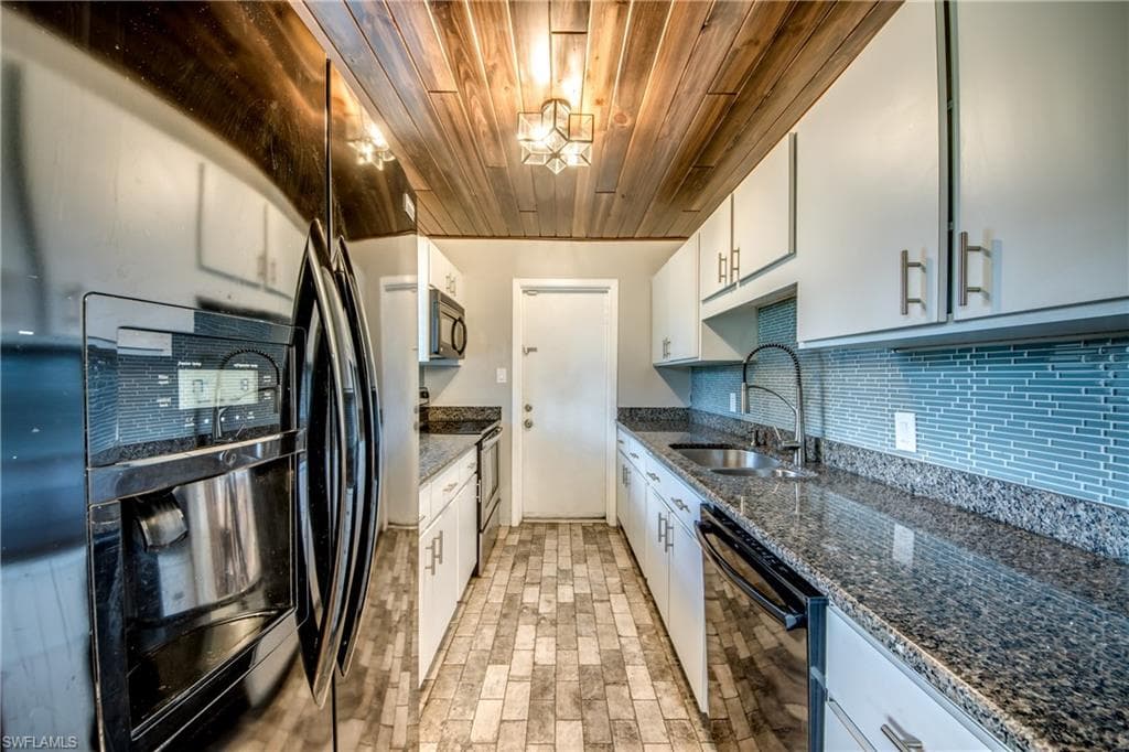 1615 Grace AVE, FORT MYERS FL 33901-30