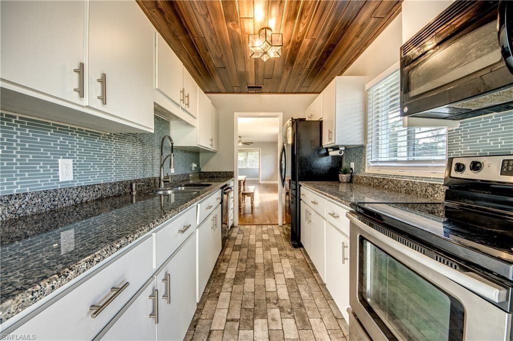 1615 Grace AVE, FORT MYERS FL 33901-38