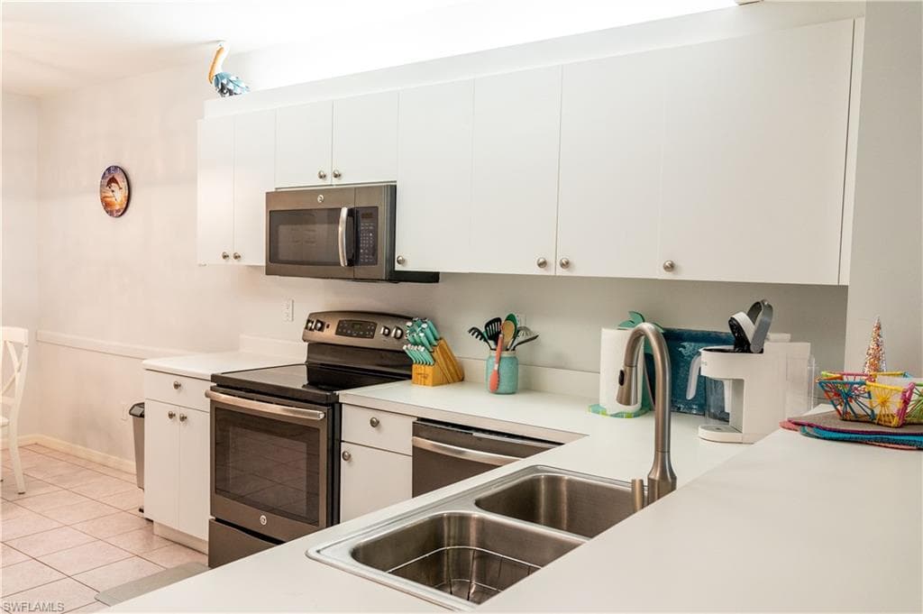 2526 Orchid Bay DR # 102, NAPLES FL 34109-12