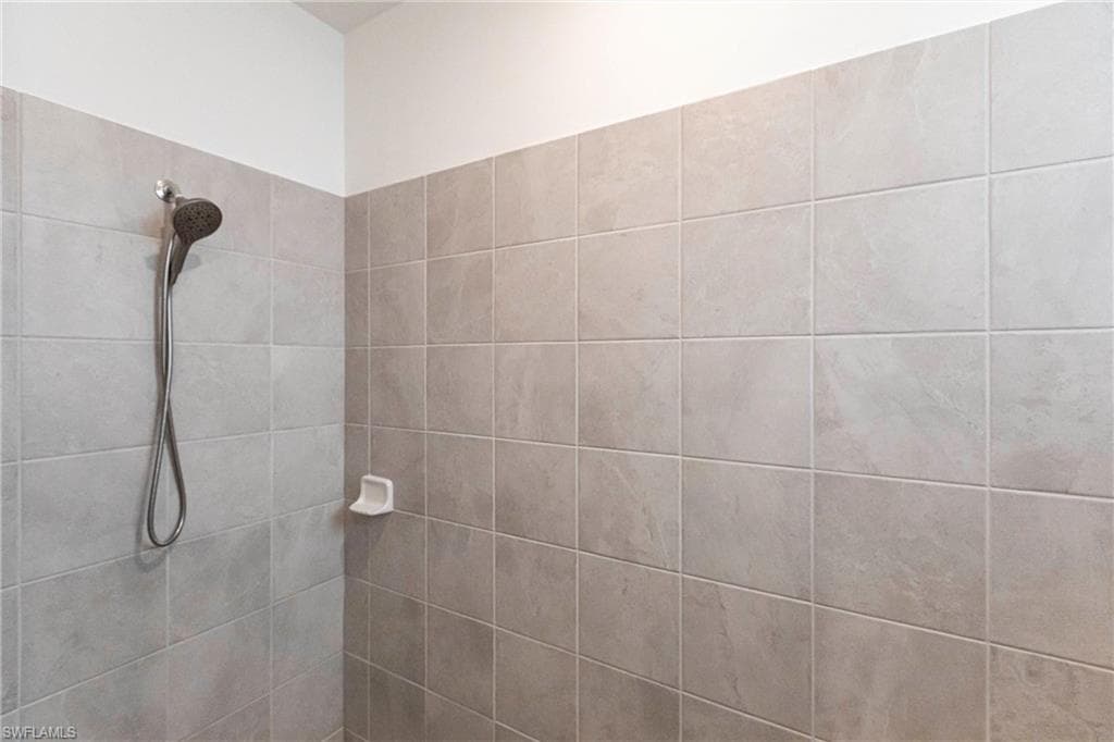 9128 Leatherwood LOOP, LEHIGH ACRES FL 33936-22