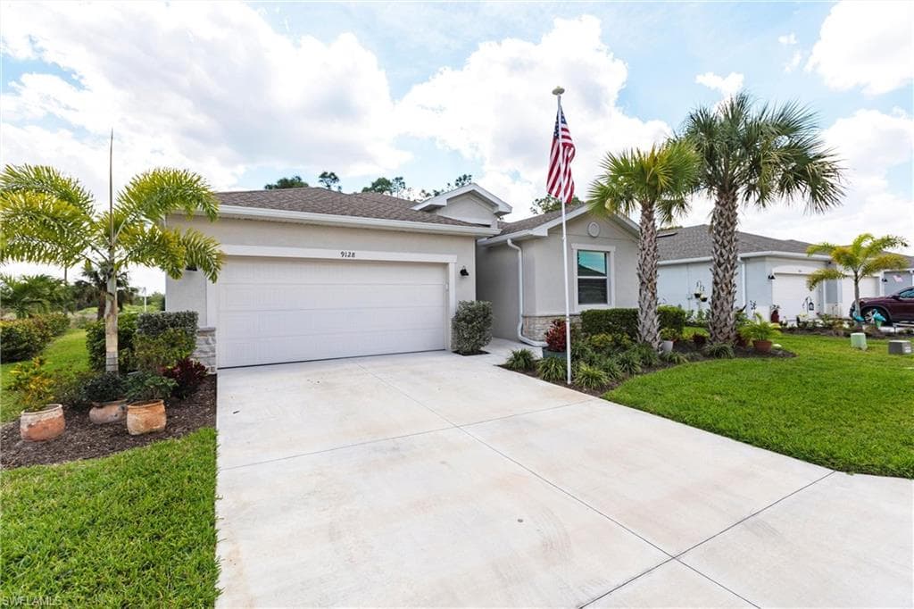 9128 Leatherwood LOOP, LEHIGH ACRES FL 33936-1