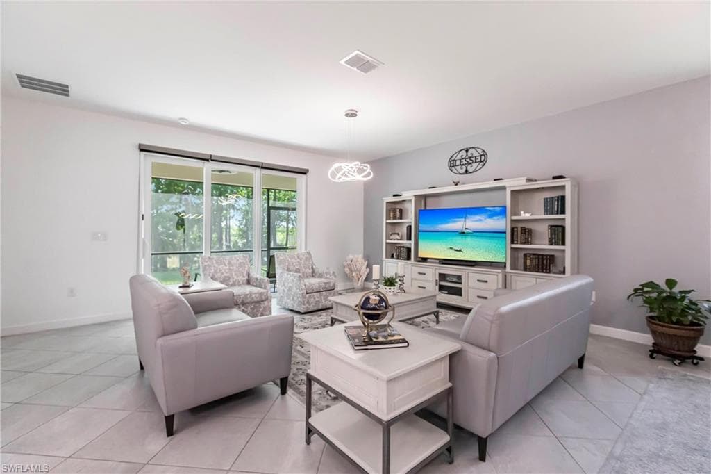 9128 Leatherwood LOOP, LEHIGH ACRES FL 33936-5