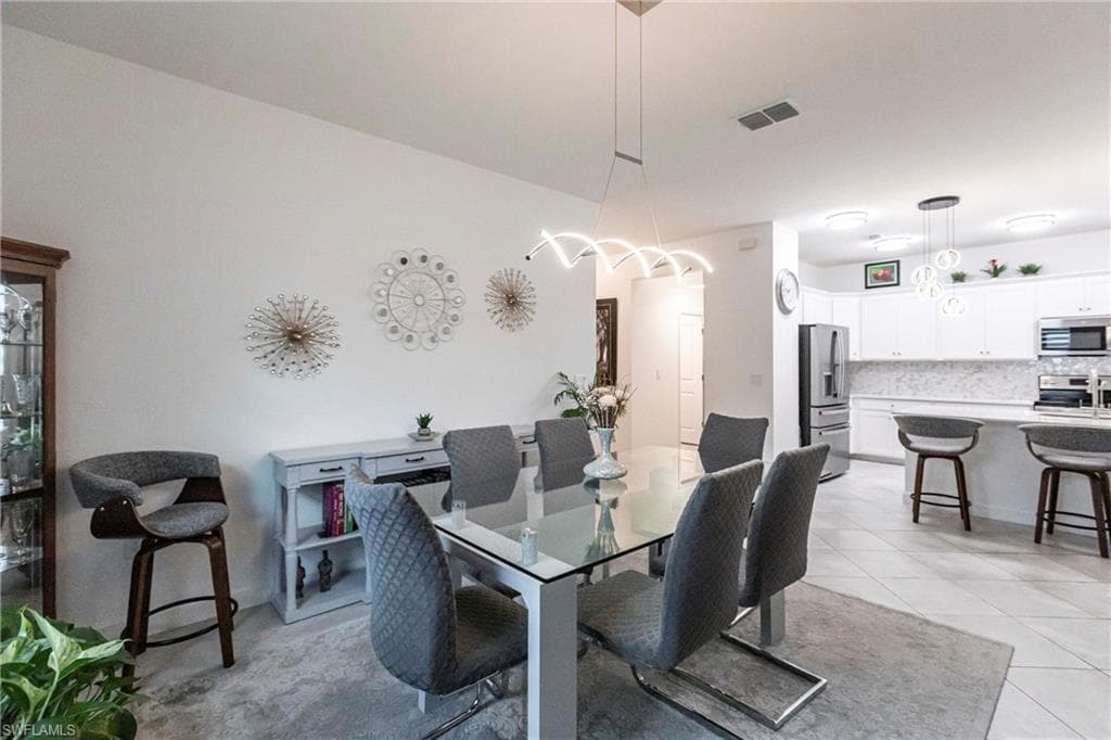 9128 Leatherwood LOOP, LEHIGH ACRES FL 33936-15