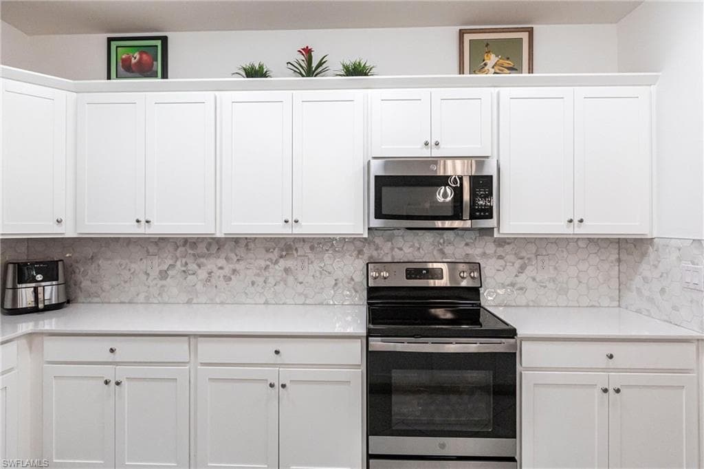 9128 Leatherwood LOOP, LEHIGH ACRES FL 33936-9