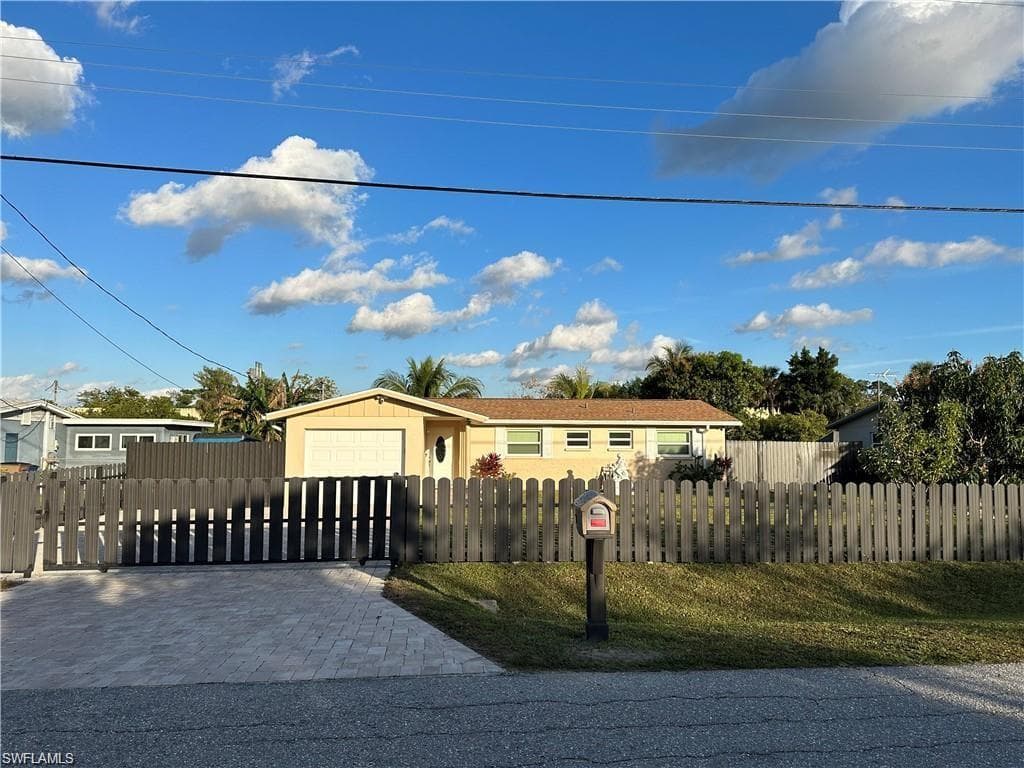 141 Schneider DR, FORT MYERS FL 33905-6