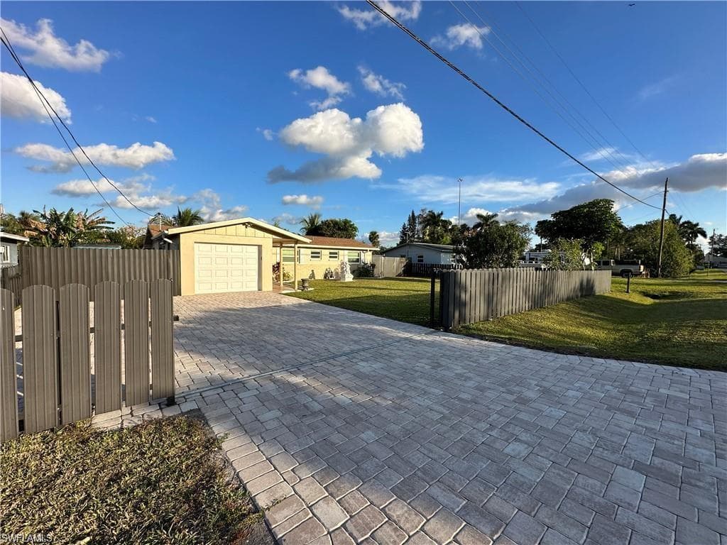 141 Schneider DR, FORT MYERS FL 33905-9