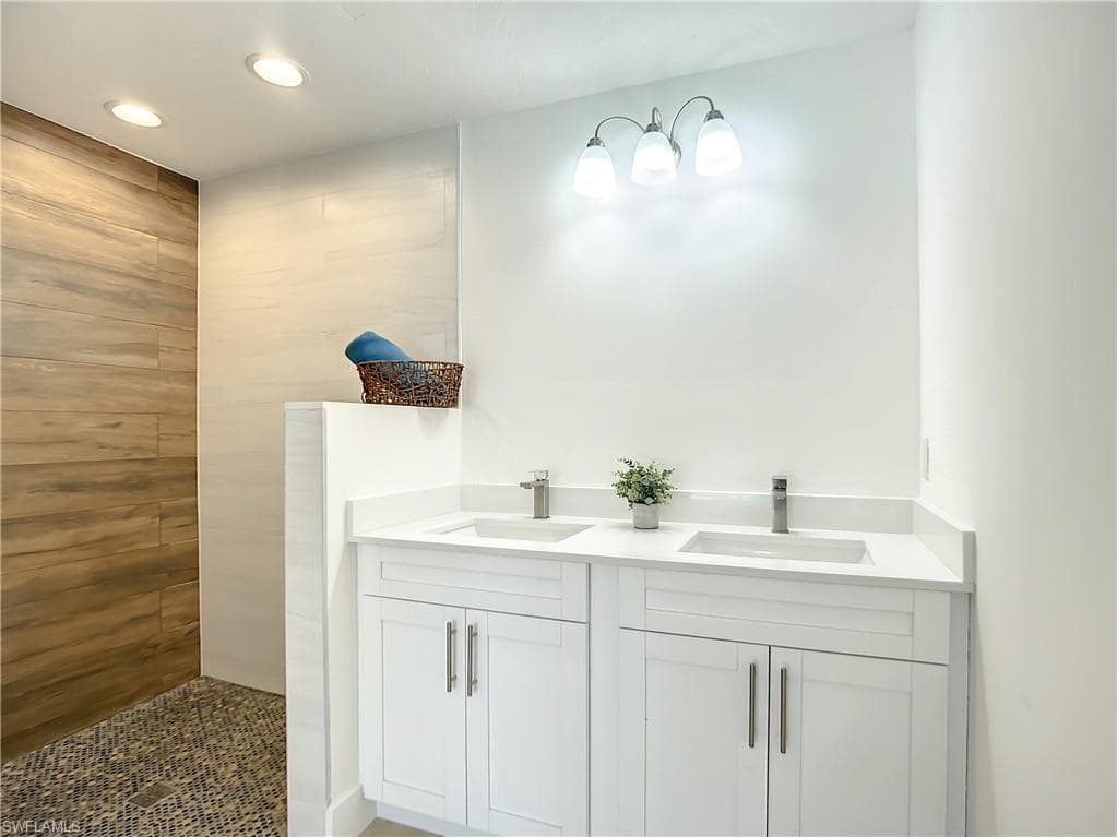 6049 Perthshire LN, FORT MYERS FL 33908-21