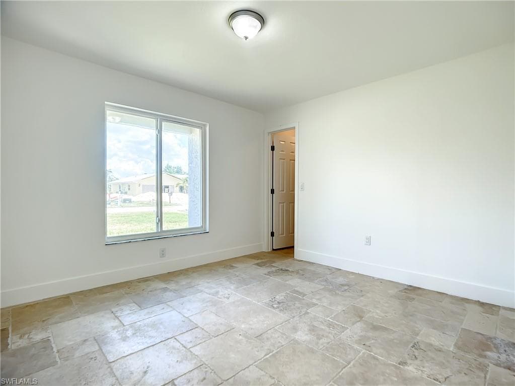 6049 Perthshire LN, FORT MYERS FL 33908-17