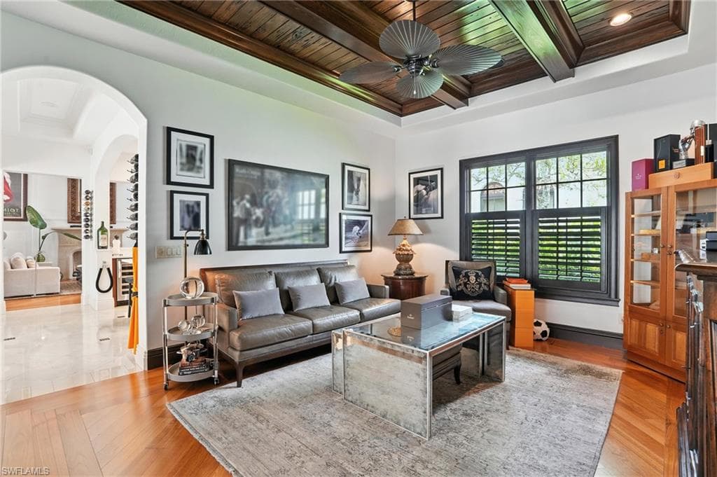 2892 Tiburon BLVD E, NAPLES FL 34109-16