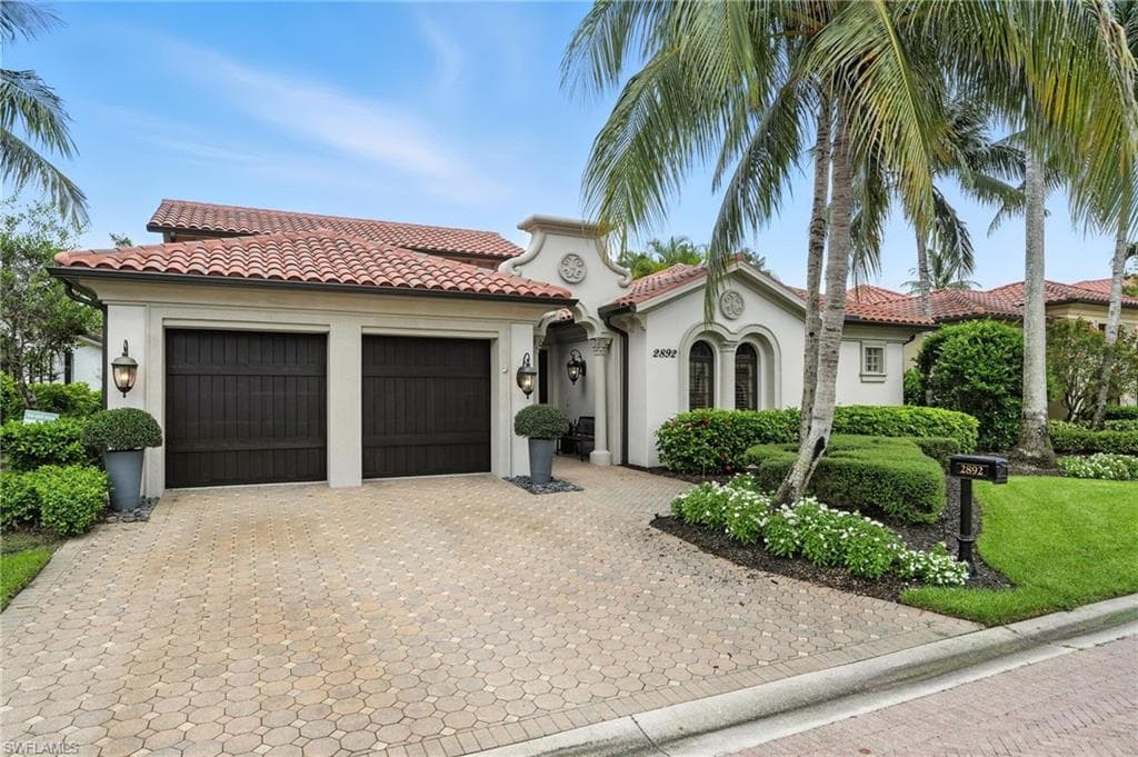 2892 Tiburon BLVD E, NAPLES FL 34109-4