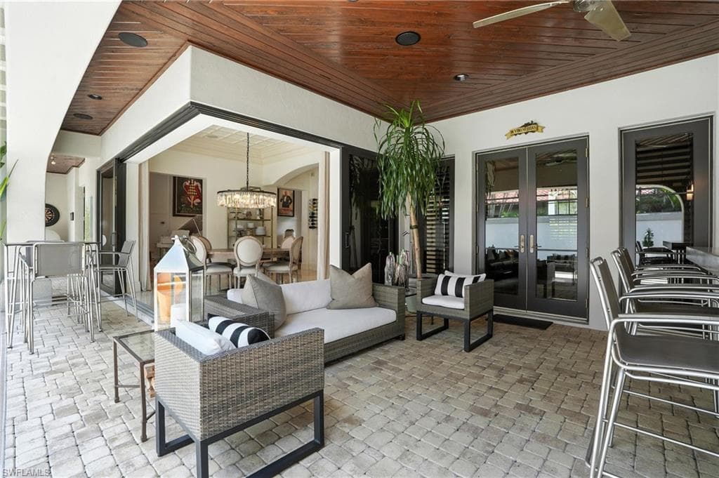 2892 Tiburon BLVD E, NAPLES FL 34109-33