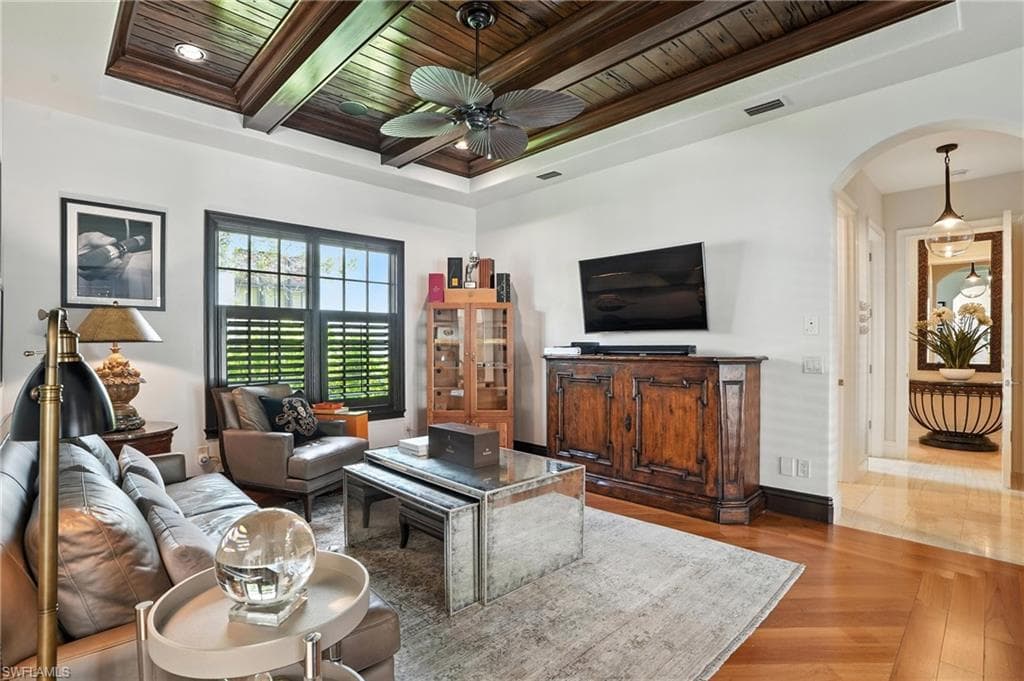 2892 Tiburon BLVD E, NAPLES FL 34109-17