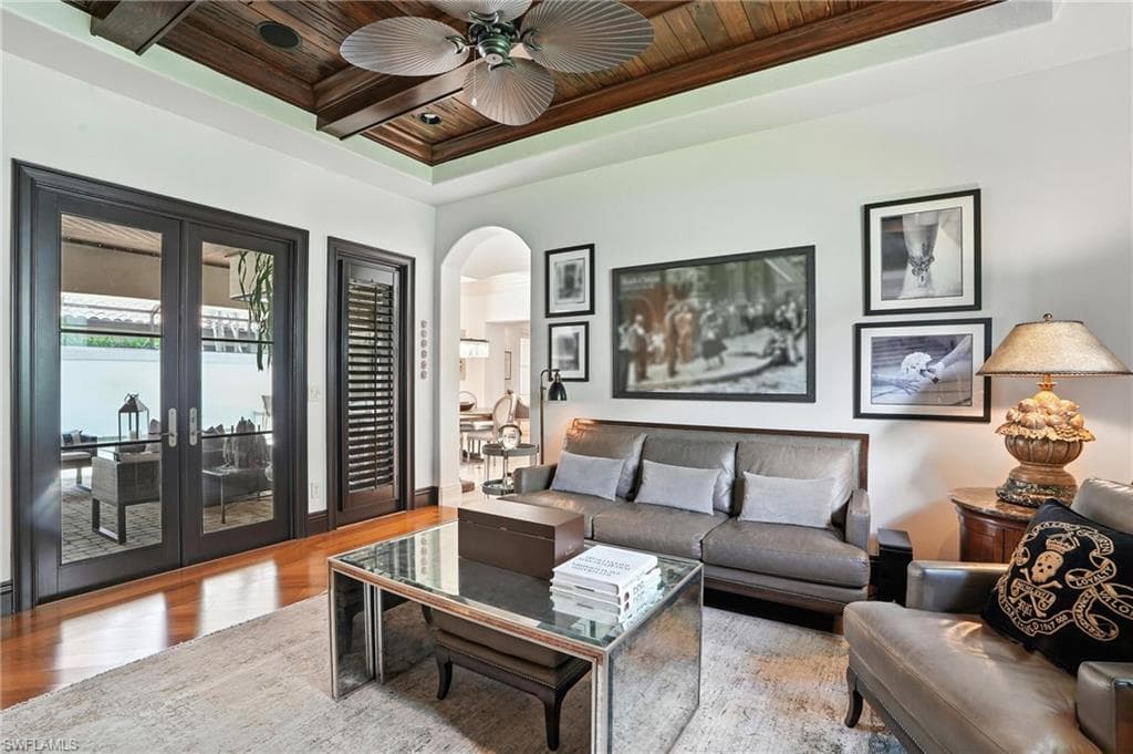 2892 Tiburon BLVD E, NAPLES FL 34109-18