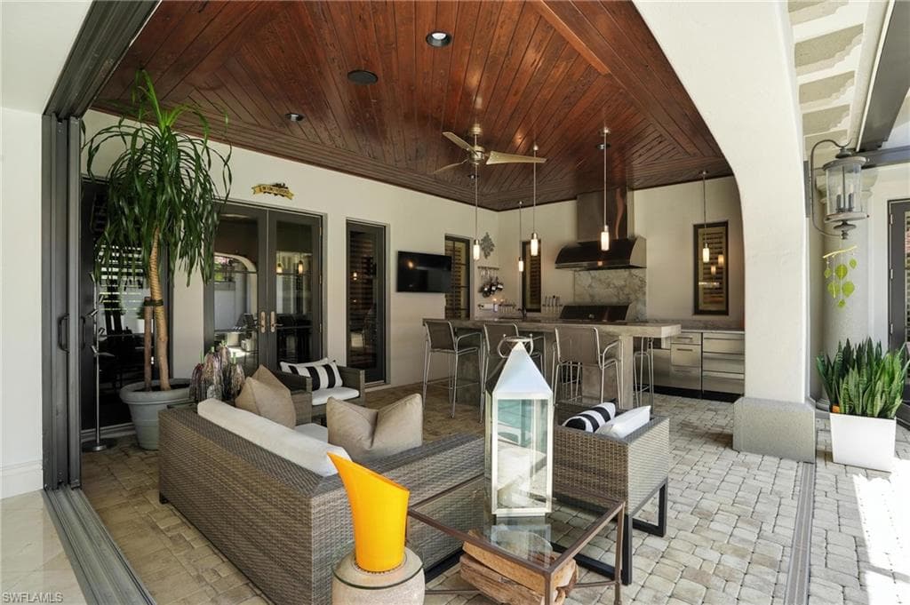 2892 Tiburon BLVD E, NAPLES FL 34109-34