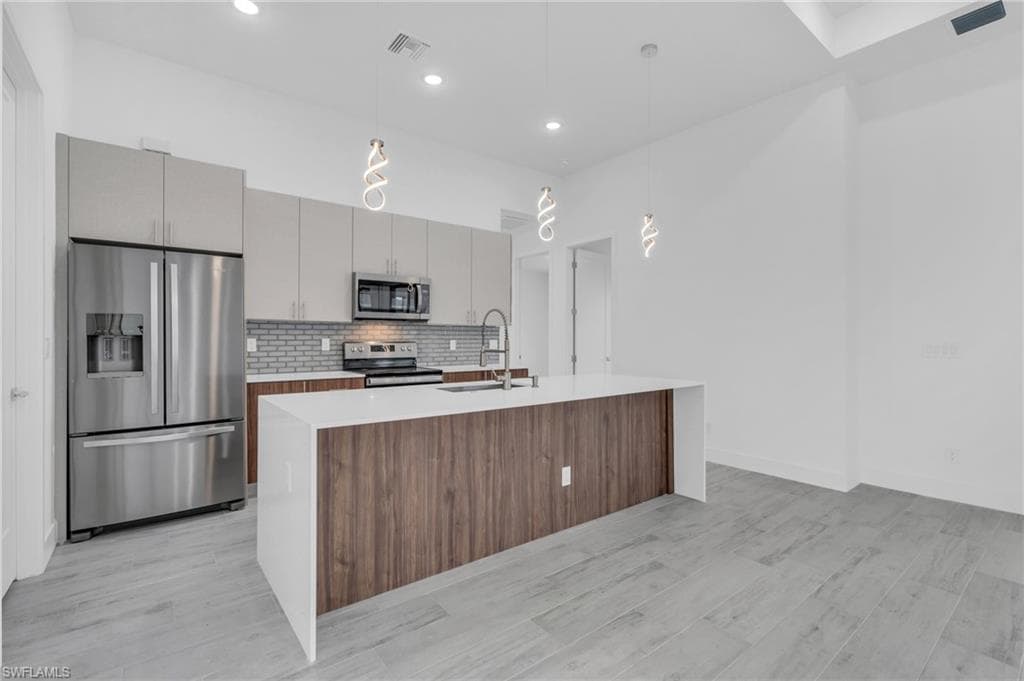 15401 Aqua CIR-11