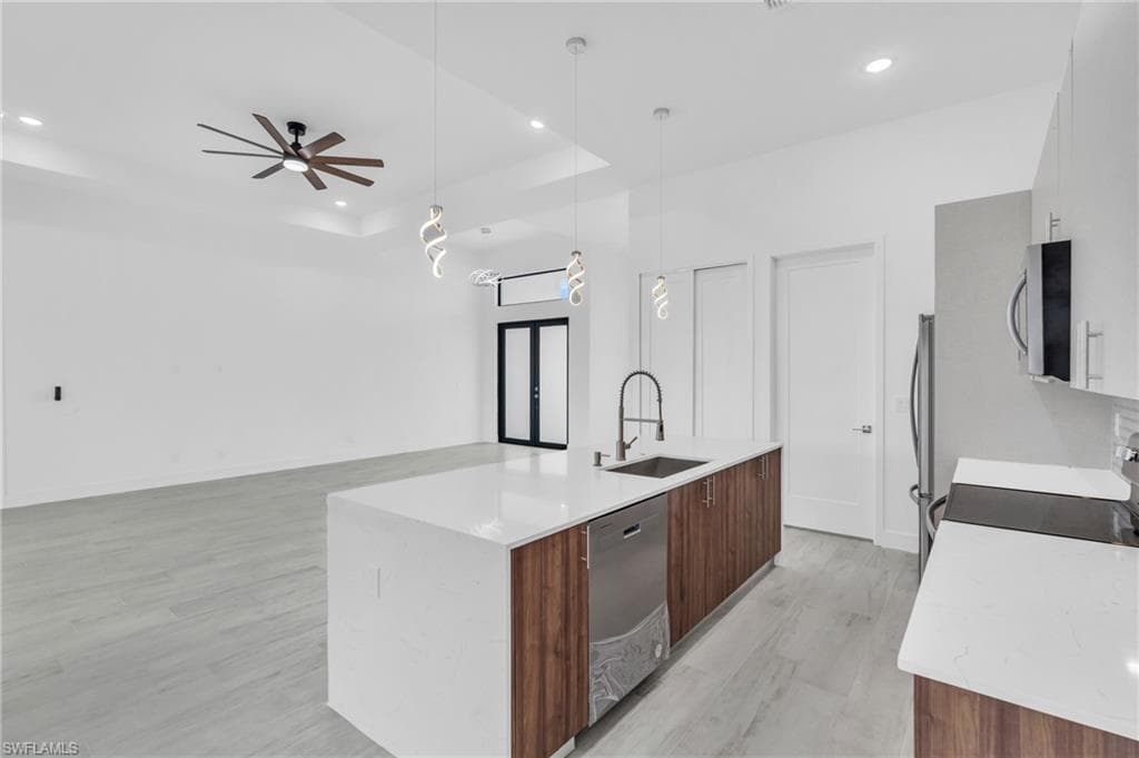 15401 Aqua CIR-8
