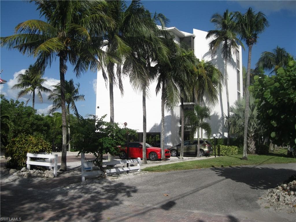 5220 Bonita Beach RD SW # 302, BONITA SPRINGS FL 34134-1