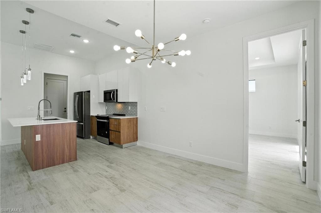 8348 Walden ST-16