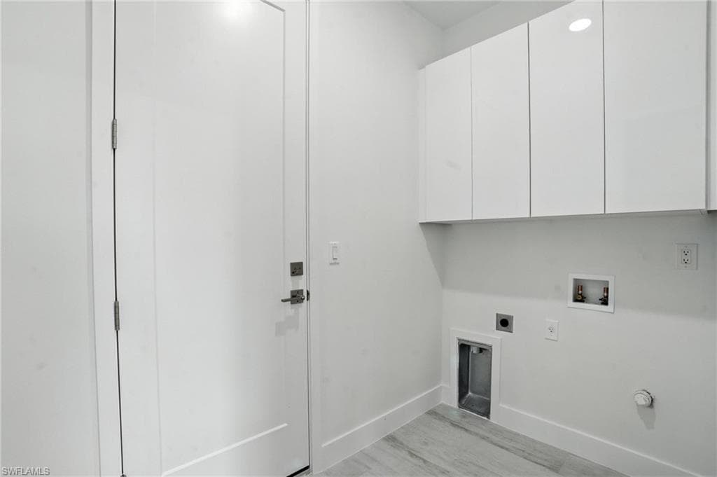 8348 Walden ST-32