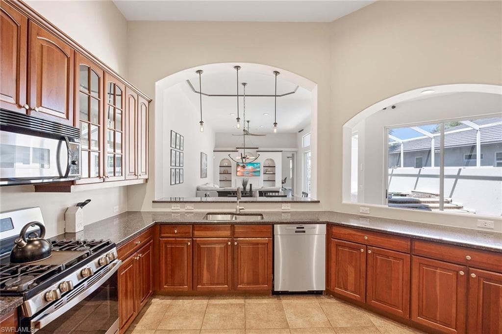 1821 Tarpon Bay DR S, NAPLES FL 34119-5