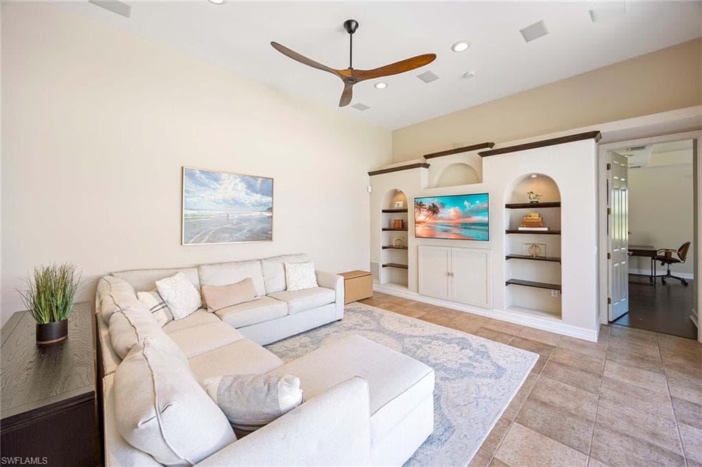 1821 Tarpon Bay DR S, NAPLES FL 34119-9