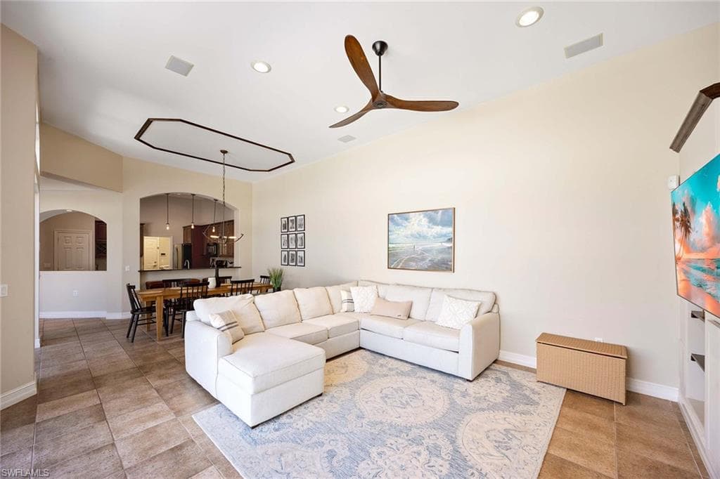 1821 Tarpon Bay DR S, NAPLES FL 34119-10