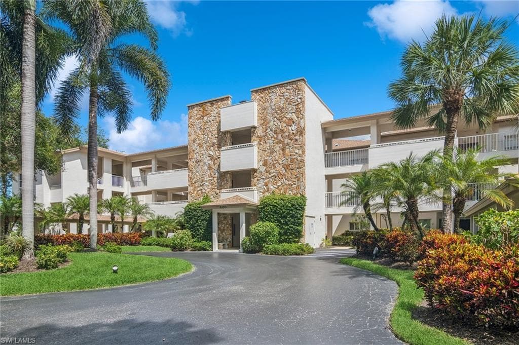 400 Wyndemere WAY # D102, NAPLES FL 34105-24