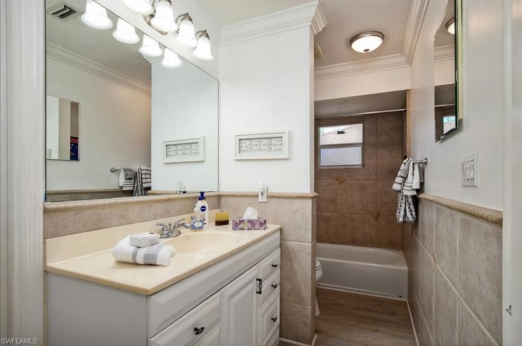 552 105th AVE N, NAPLES FL 34108-11