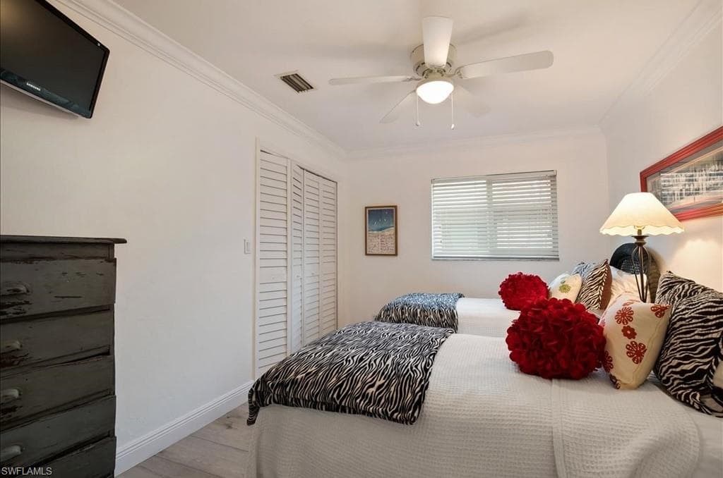 552 105th AVE N, NAPLES FL 34108-9