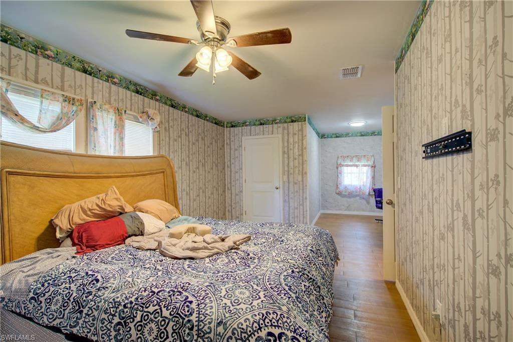 2405 Zoysia LN, NORTH FORT MYERS FL 33917-16
