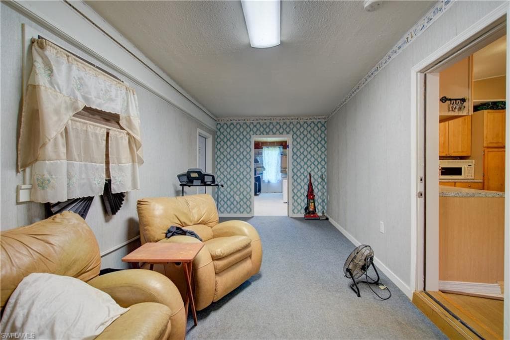 2405 Zoysia LN, NORTH FORT MYERS FL 33917-25