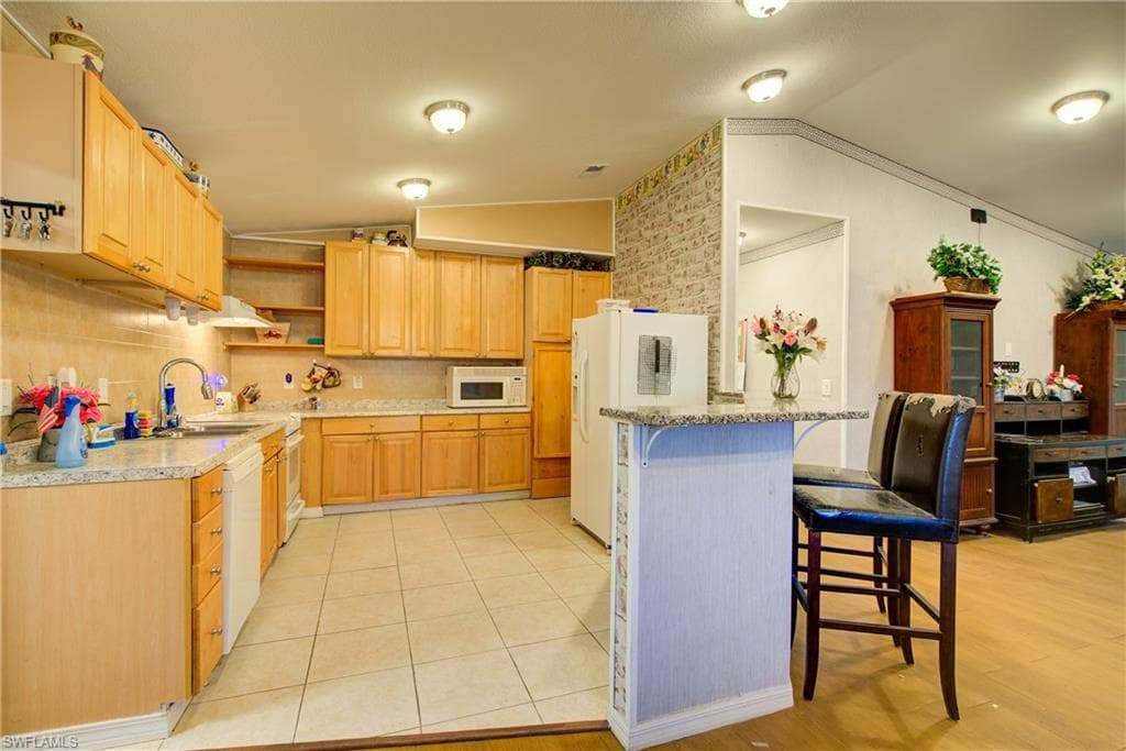 2405 Zoysia LN, NORTH FORT MYERS FL 33917-2