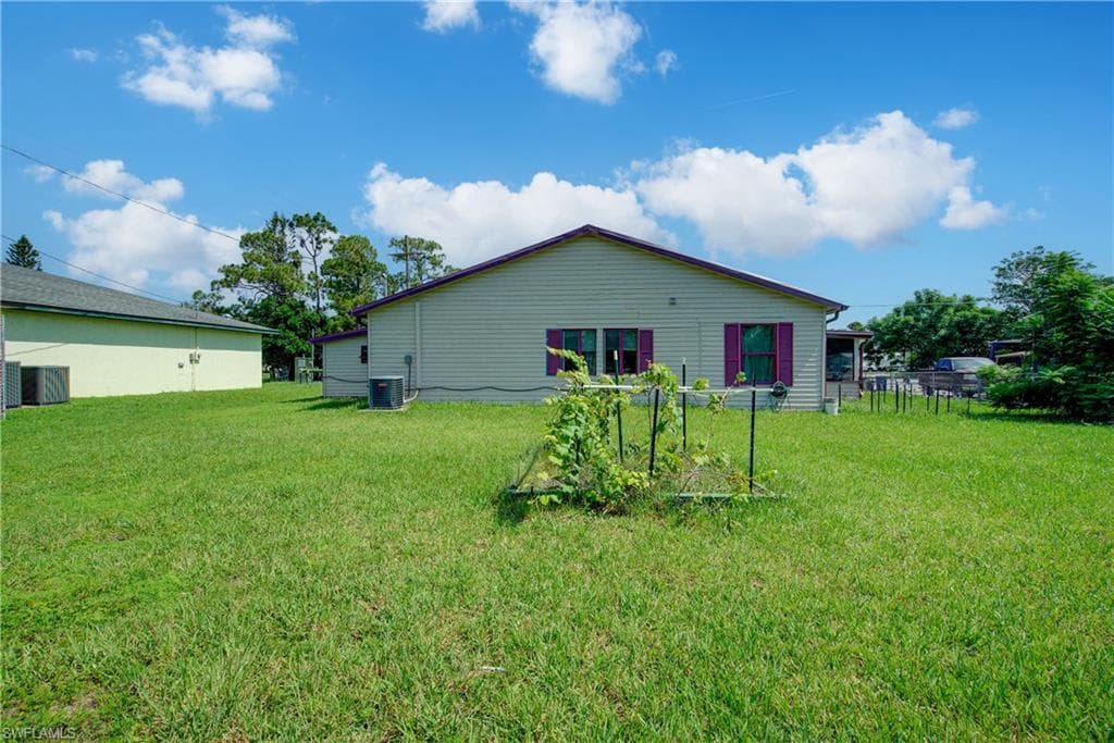 2405 Zoysia LN, NORTH FORT MYERS FL 33917-35