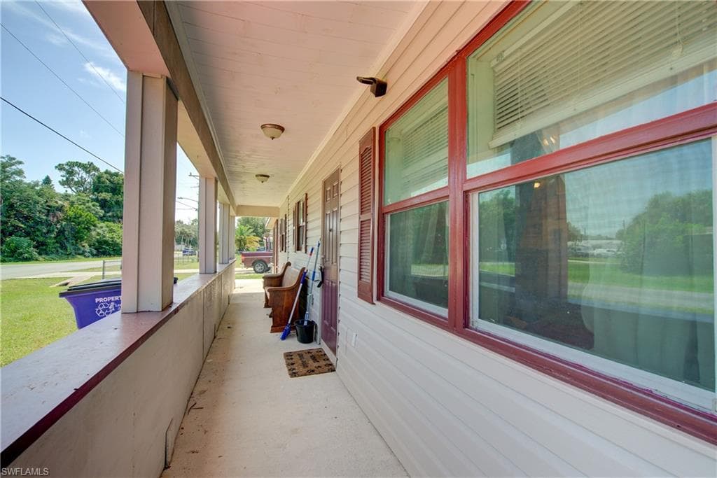 2405 Zoysia LN, NORTH FORT MYERS FL 33917-31