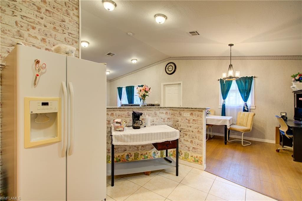 2405 Zoysia LN, NORTH FORT MYERS FL 33917-4