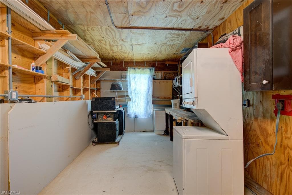 2405 Zoysia LN, NORTH FORT MYERS FL 33917-29