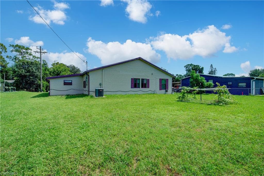 2405 Zoysia LN, NORTH FORT MYERS FL 33917-33