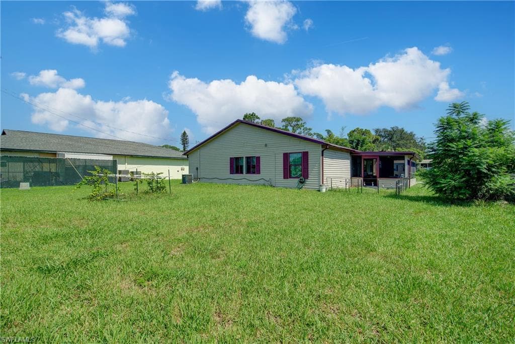 2405 Zoysia LN, NORTH FORT MYERS FL 33917-36